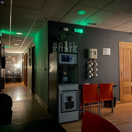 Kubik Hotel Caces Екстериор снимка