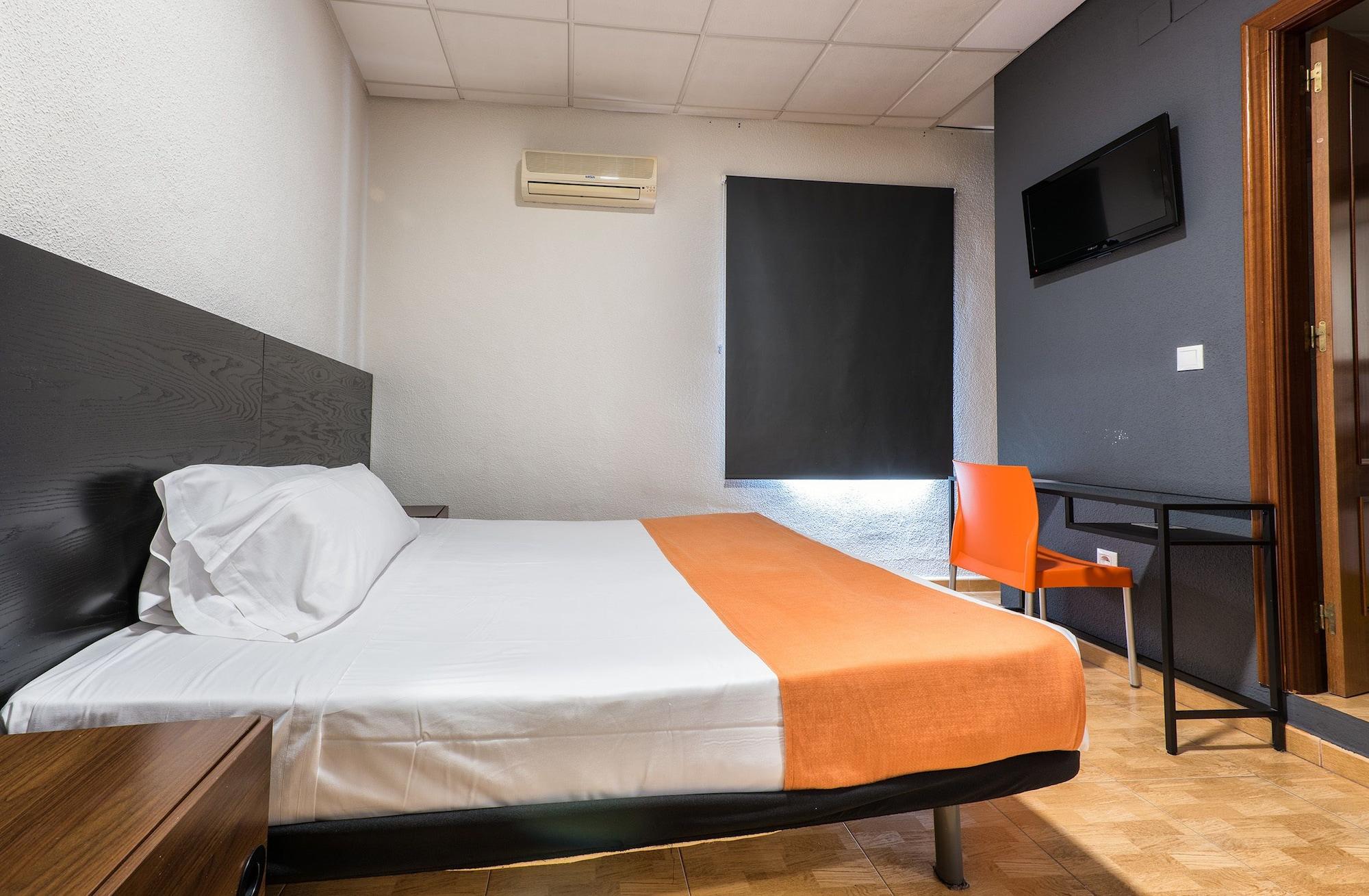 Kubik Hotel Caces Екстериор снимка