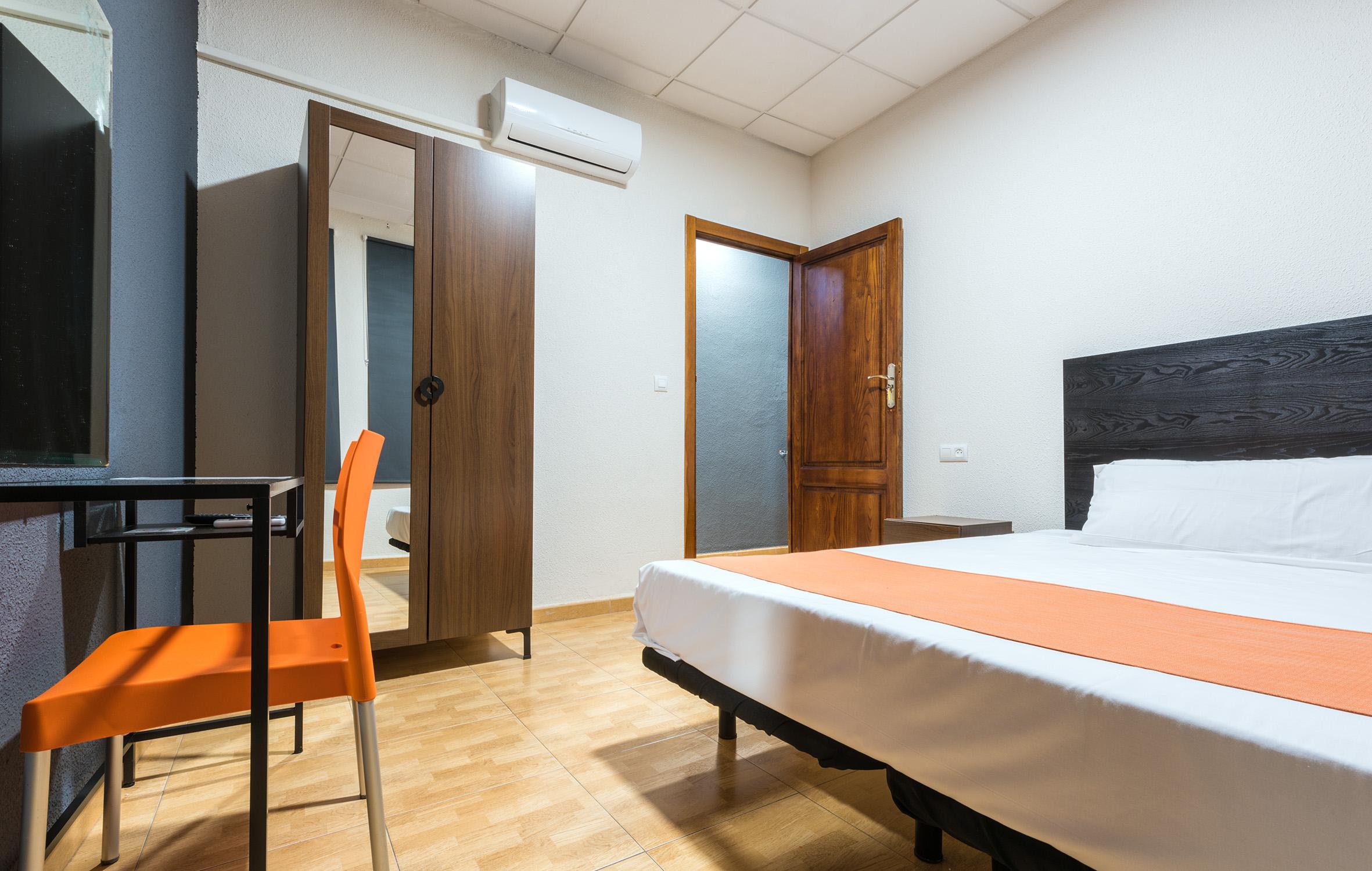 Kubik Hotel Caces Екстериор снимка
