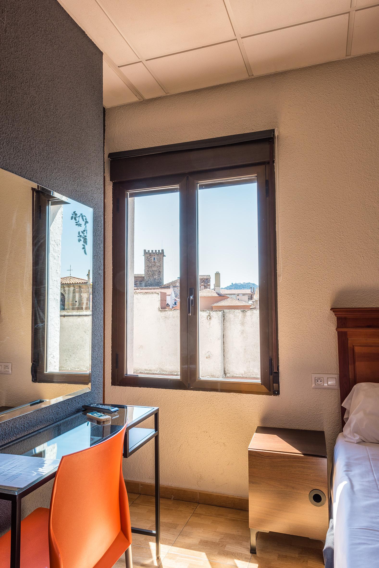 Kubik Hotel Caces Екстериор снимка