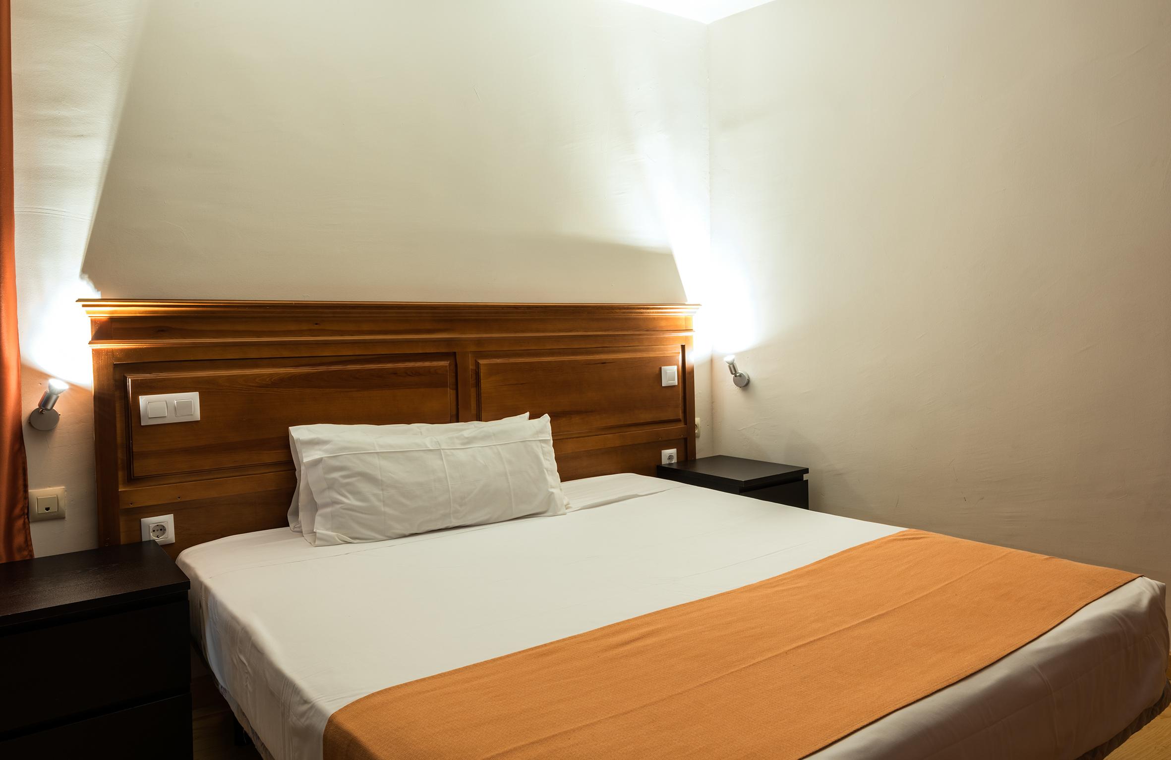 Kubik Hotel Caces Екстериор снимка