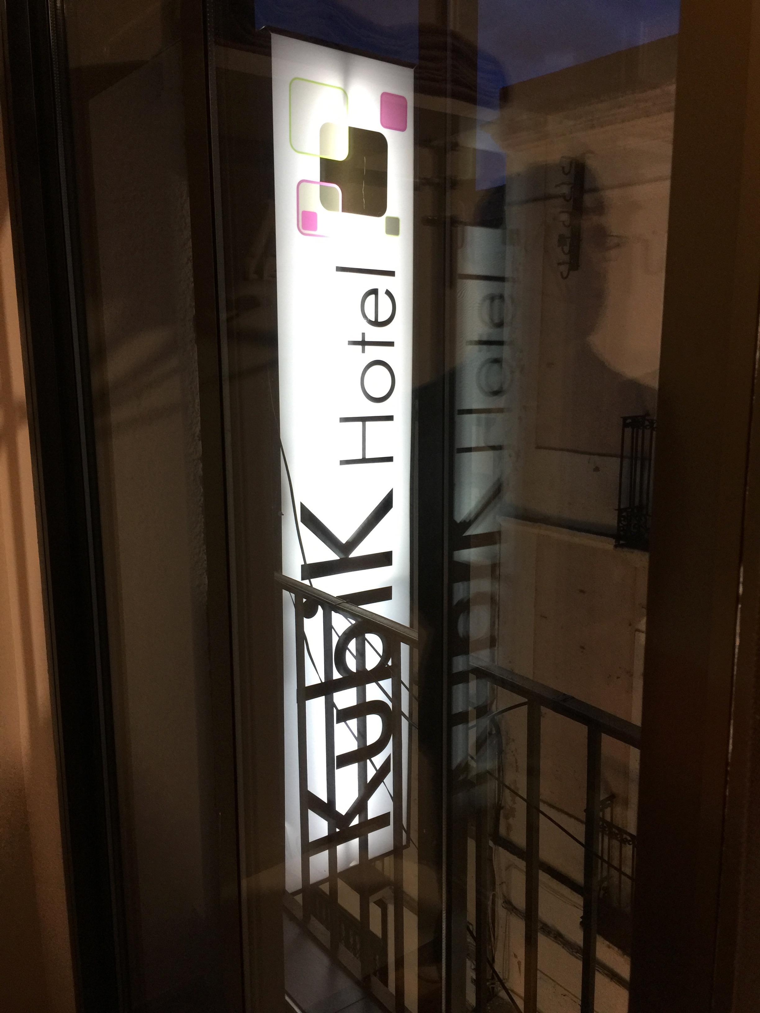 Kubik Hotel Caces Екстериор снимка