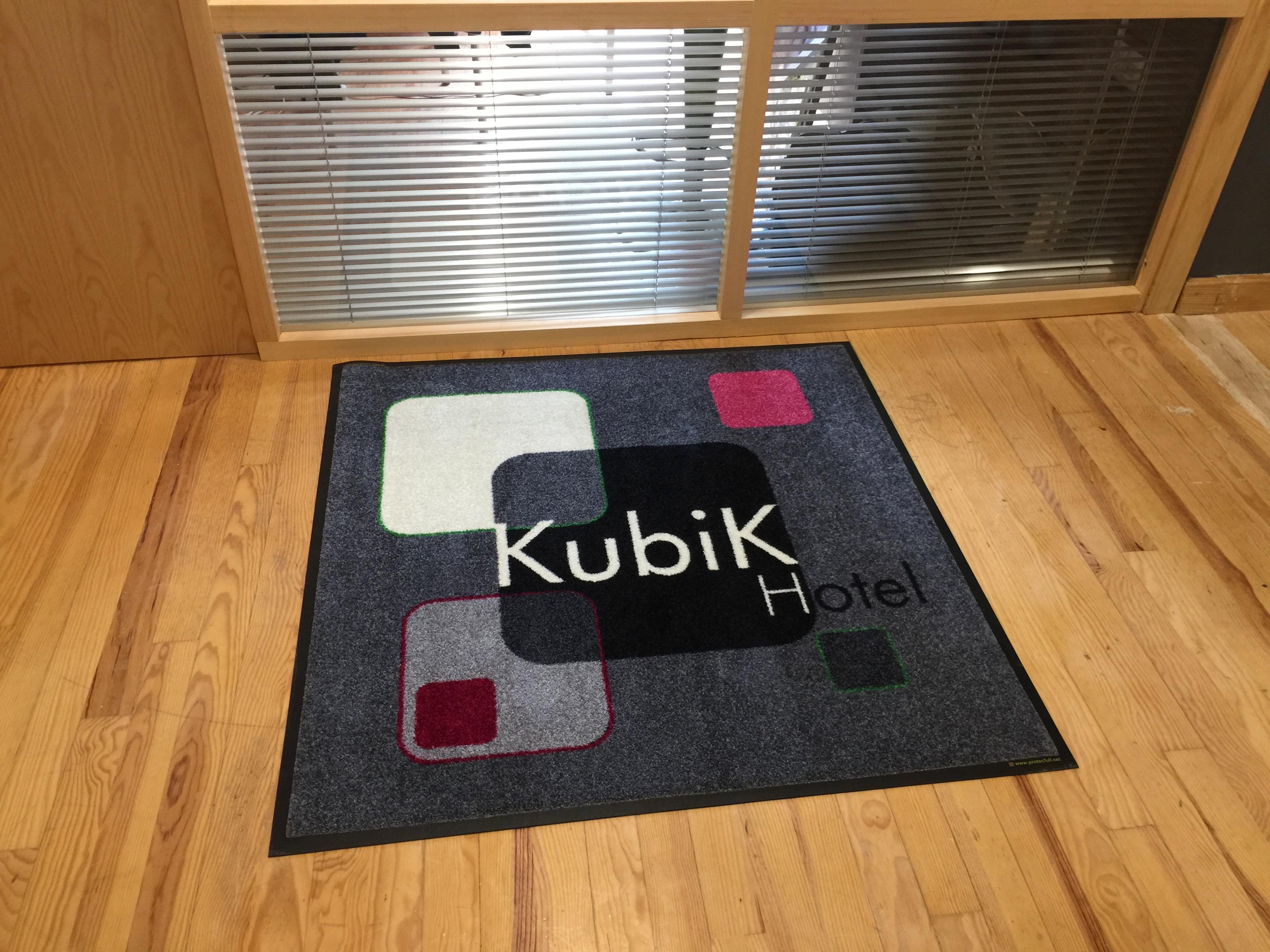 Kubik Hotel Caces Екстериор снимка