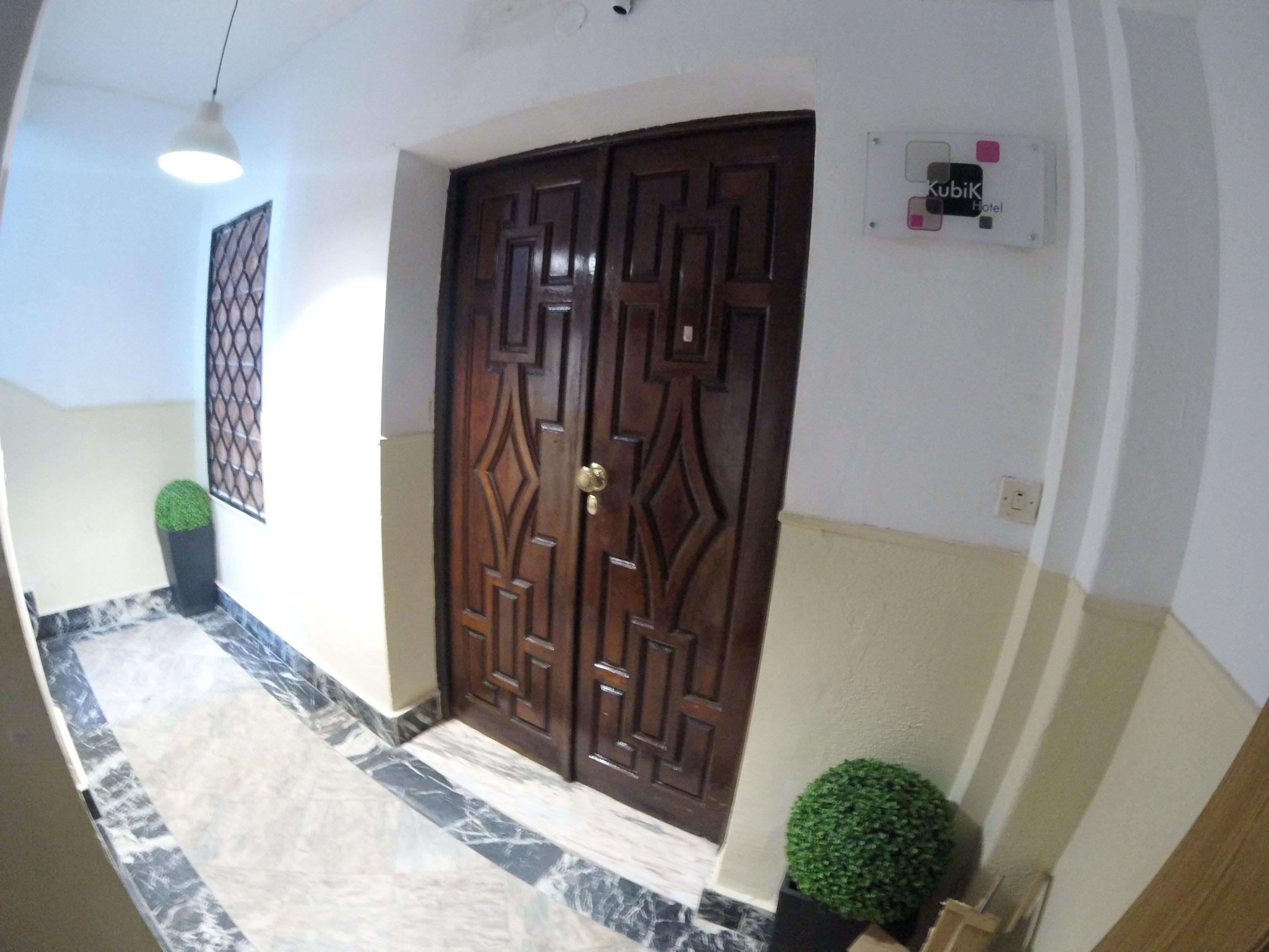 Kubik Hotel Caces Екстериор снимка
