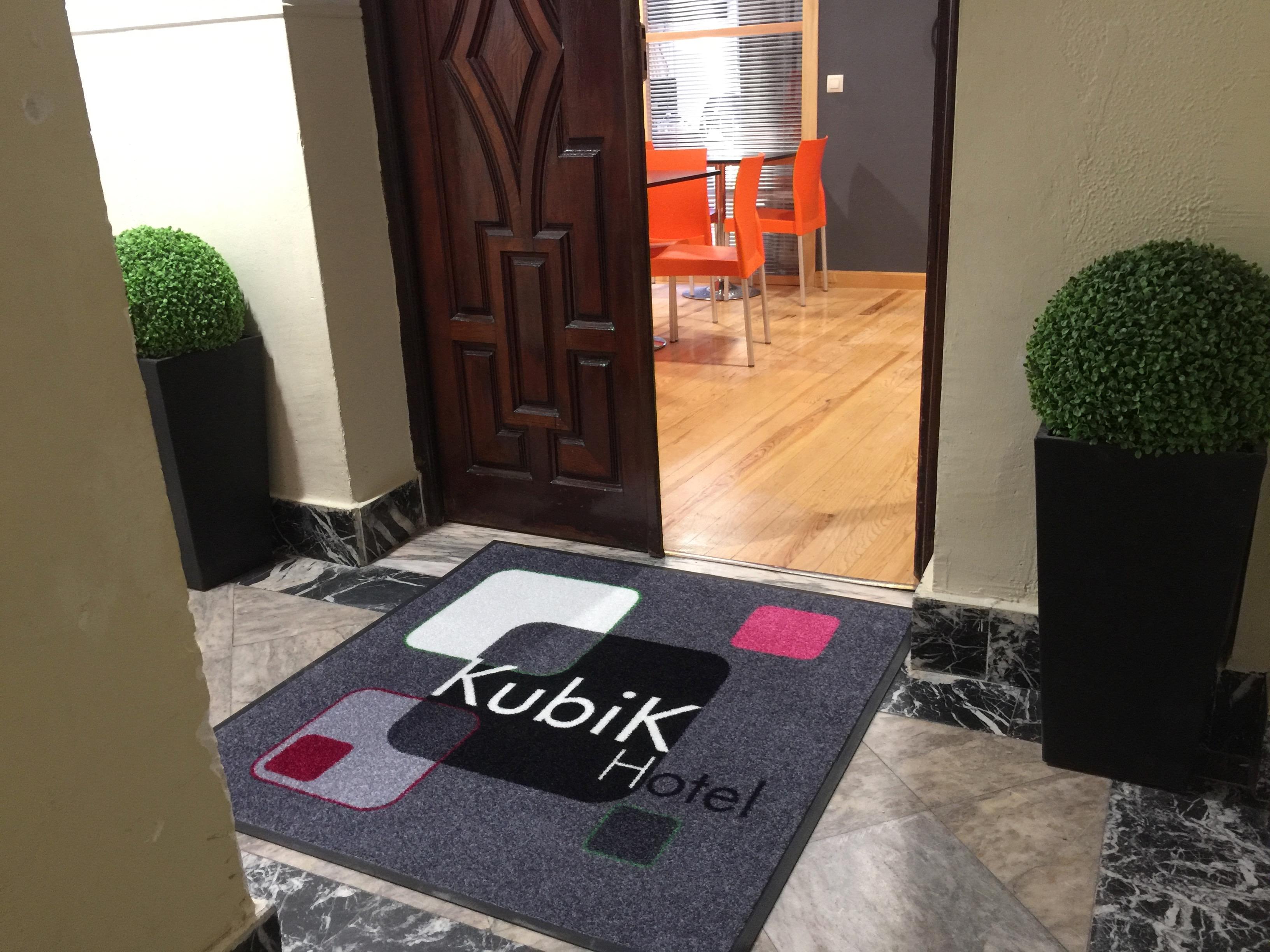 Kubik Hotel Caces Екстериор снимка