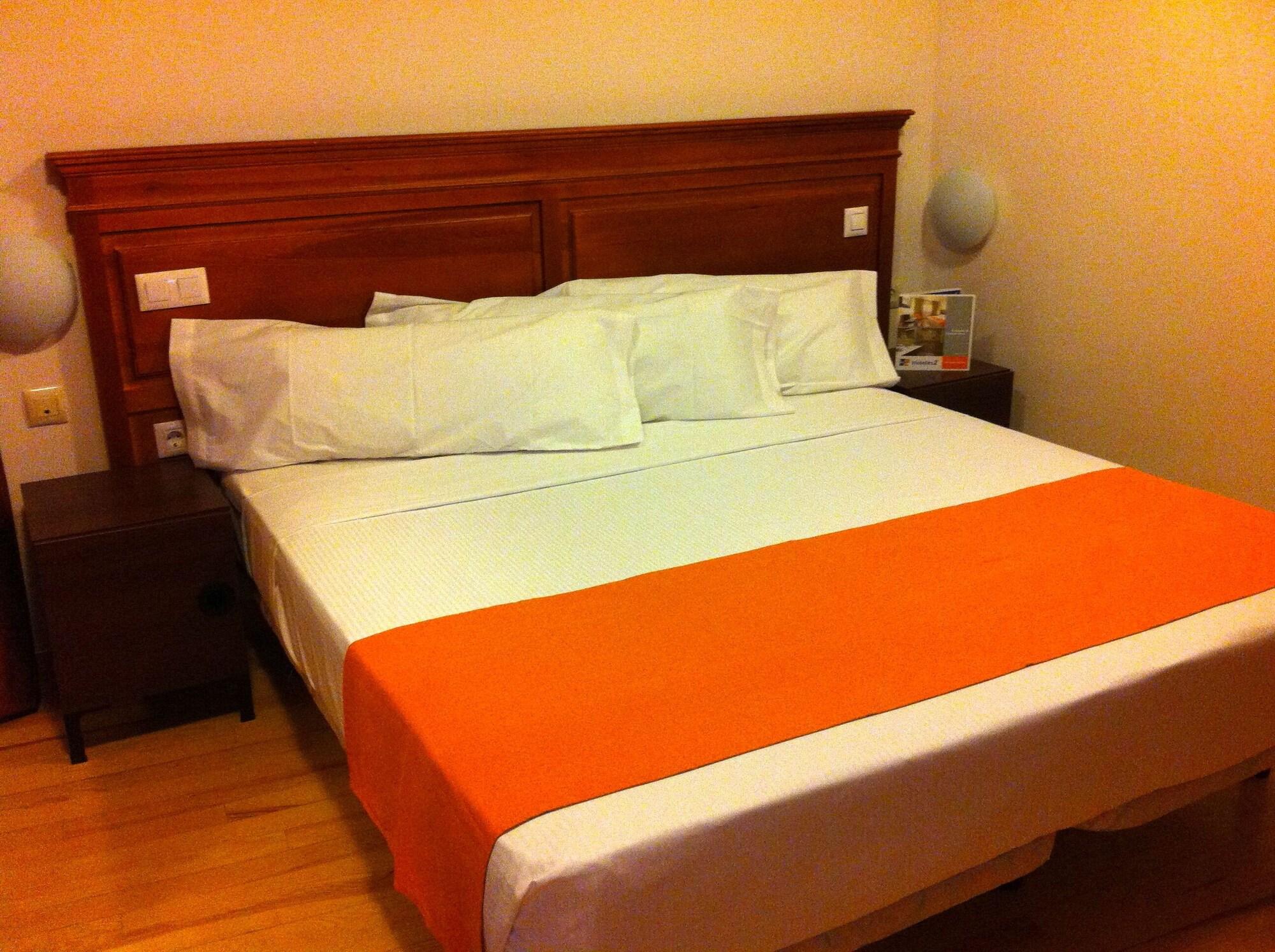 Kubik Hotel Caces Екстериор снимка