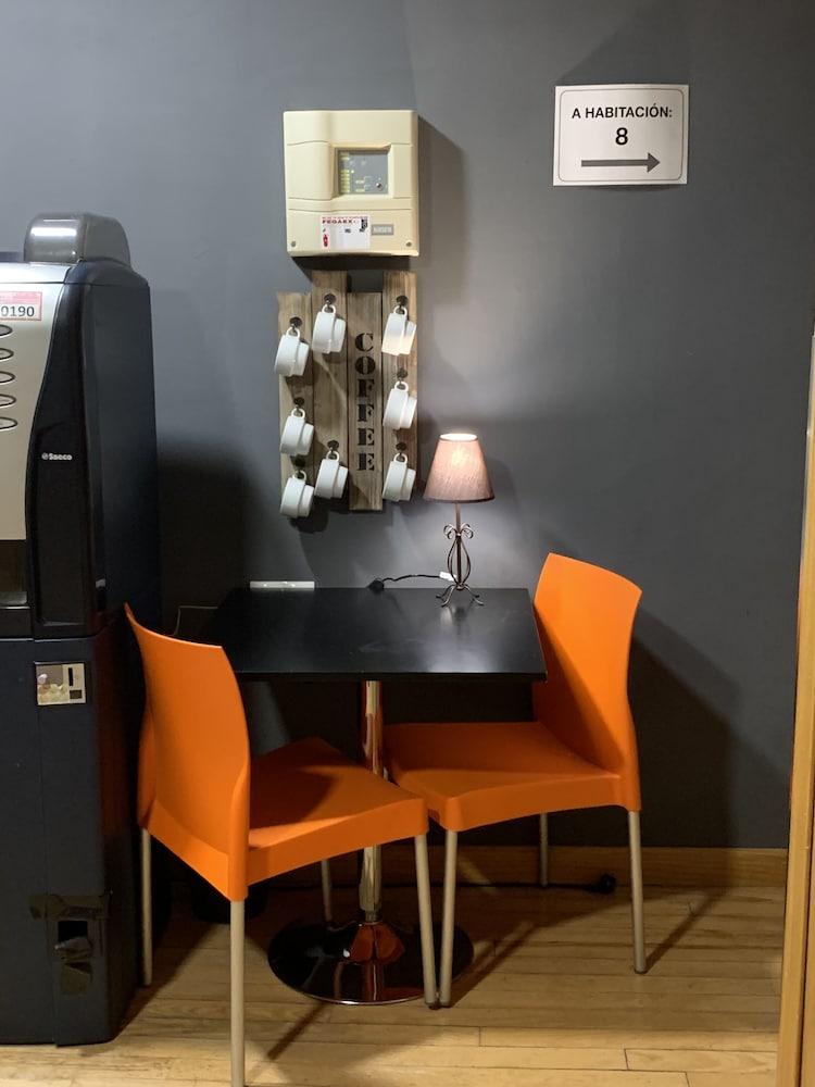 Kubik Hotel Caces Екстериор снимка