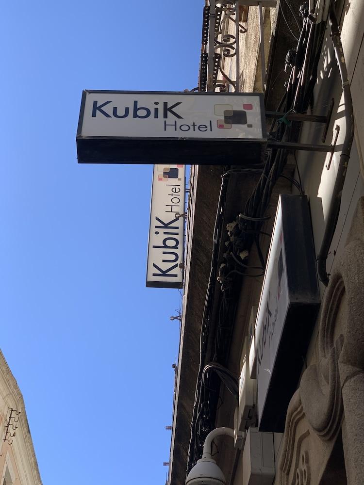 Kubik Hotel Caces Екстериор снимка