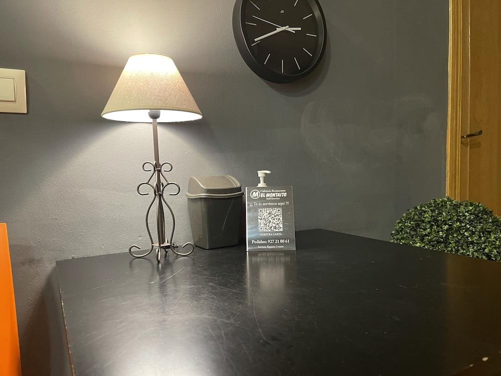 Kubik Hotel Caces Екстериор снимка