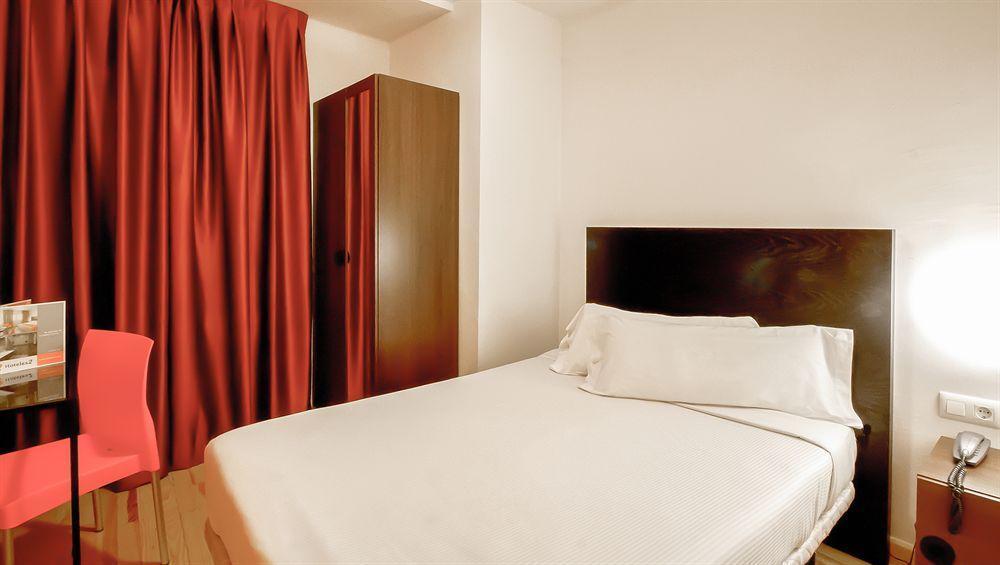 Kubik Hotel Caces Екстериор снимка